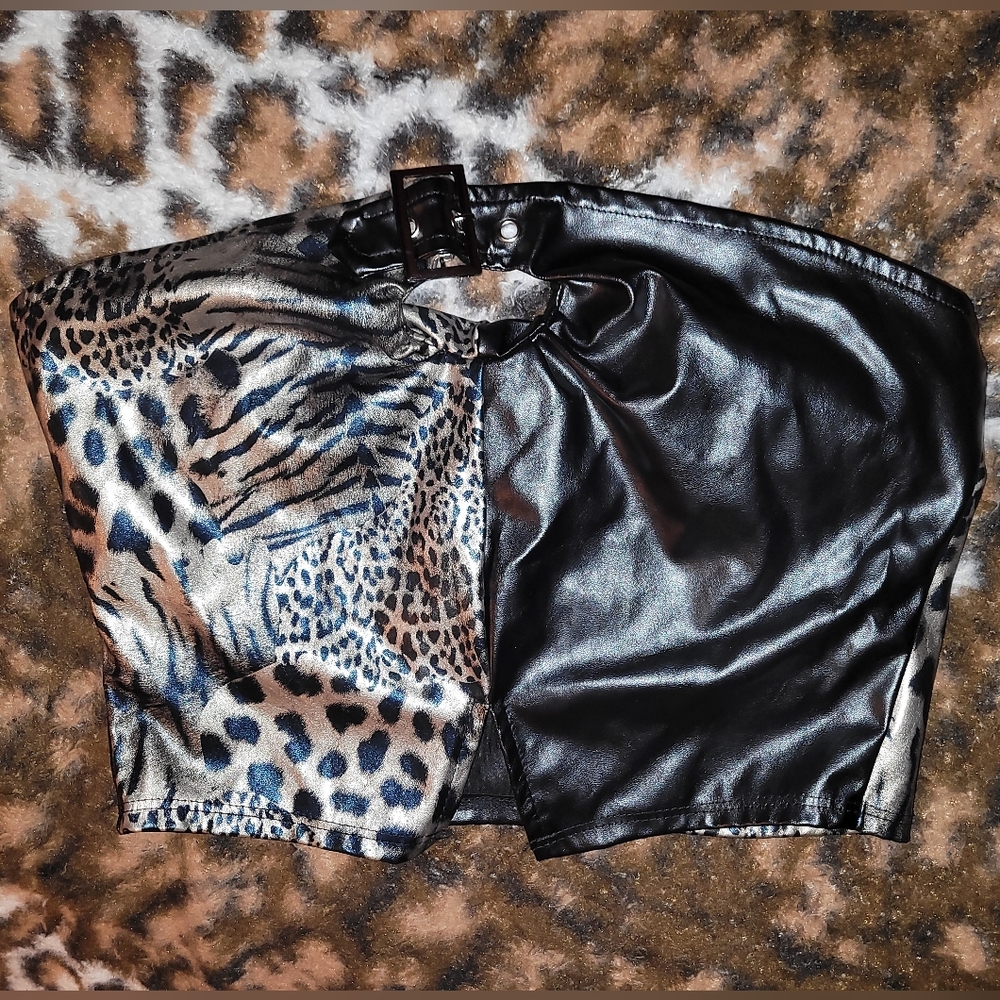 PU leather animal print crop top w/ buckle
